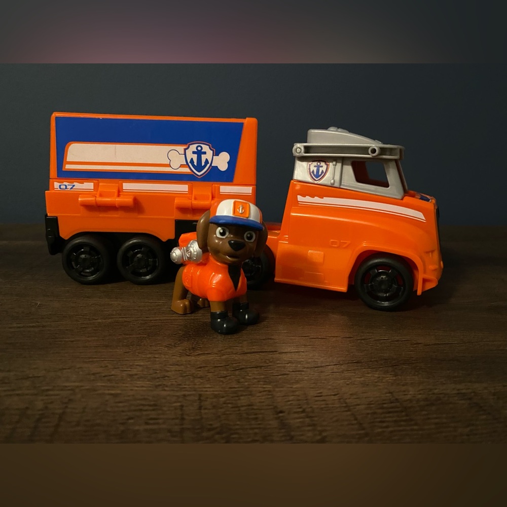 Paw Patrol, Big Truck Pup’s Zuma Transforming Vehicle and Figure